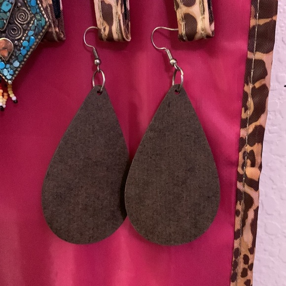 Striped lightweight heart earrings - Picture 2 of 3